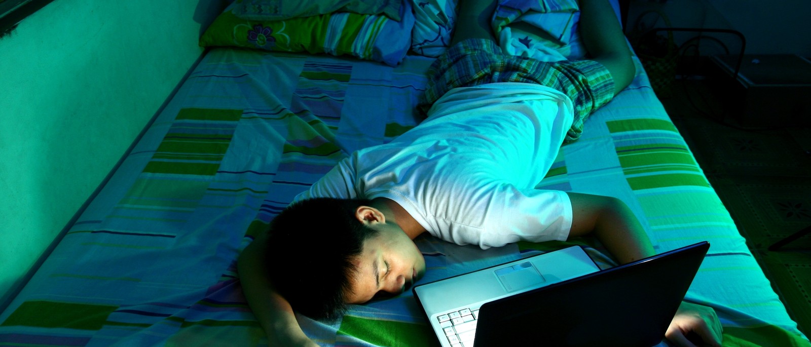 How much screen time is too much for teens? 7 ways to reduce it