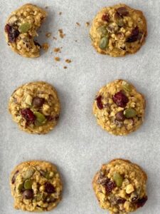 Des biscuits mélange montagnard, une collation parfaite pour les aventures en plein air. 